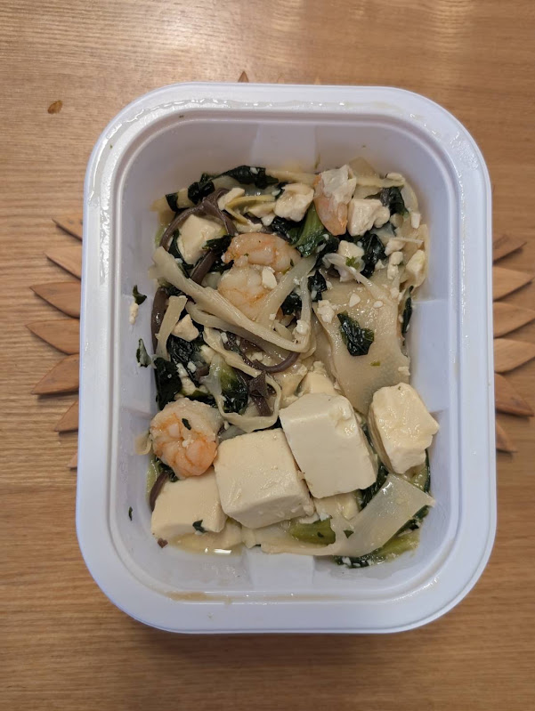 ツクリオ 豆腐と海老の中華炒め 容器を開けたところ
